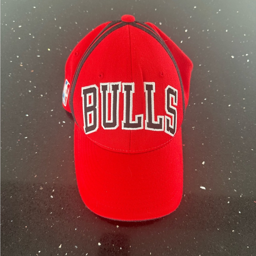 Officially NBA Chicago Bulls Draft Hat - Picture 3 of 8